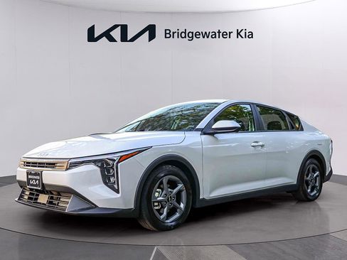 Certified 2025 Kia K4 FWD image 3
