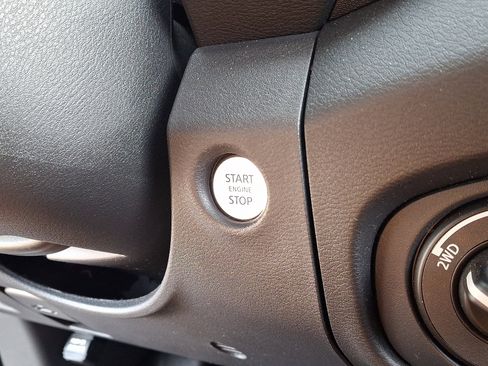 Used 2022 Nissan Frontier PRO-4X image 24