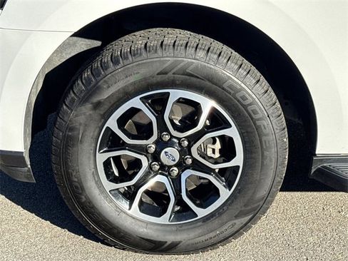 Used 2024 Ford Expedition Max XLT image 23