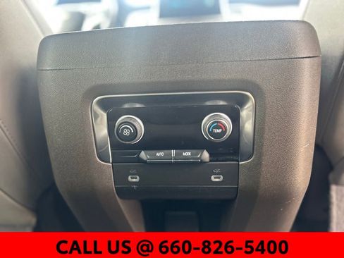 Used 2023 Chevrolet Suburban LT image 9