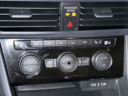 Used 2024 Volkswagen Jetta SE w/ Panoramic Sunroof Package FWD image 25