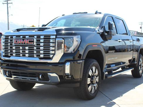 Used 2024 GMC Sierra 3500 Denali w/ Denali Reserve Package AWD/4WD image 29