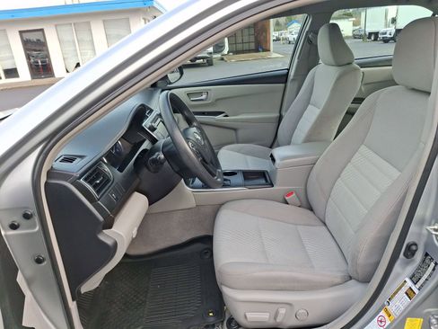 Used 2017 Toyota Camry LE image 20