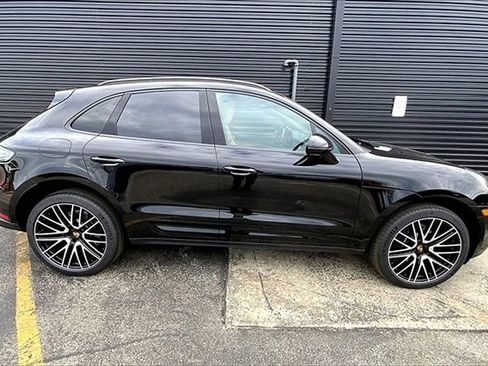 Certified 2026 Porsche Macan image 11