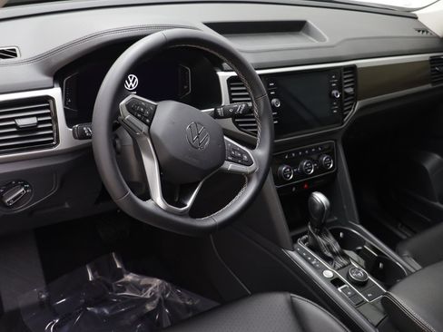 Used 2023 Volkswagen Atlas SE w/ Panoramic Sunroof Package image 6