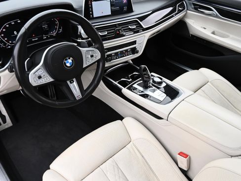 Used 2022 BMW 750i xDrive w/ Executive Package image 12