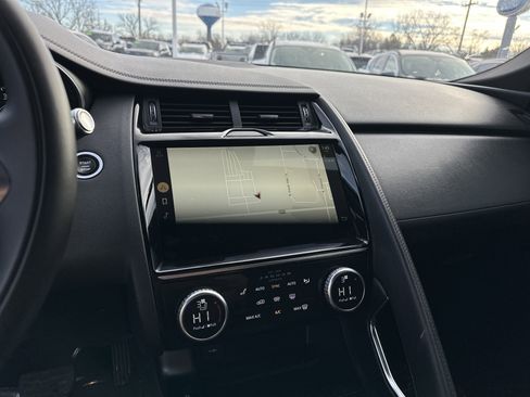 Used 2022 Jaguar E-PACE SE image 19