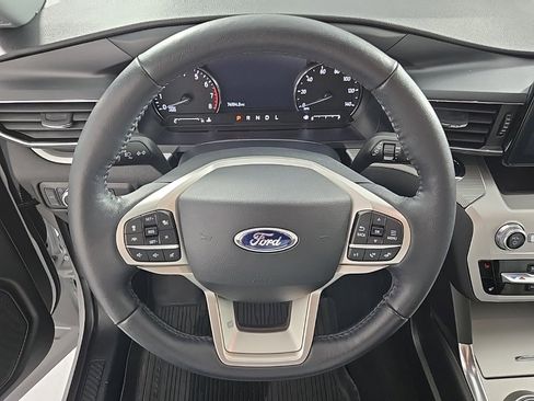 Used 2021 Ford Explorer XLT w/ Equipment Group 202A image 23