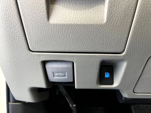 Used 2019 Toyota Highlander XLE image 27