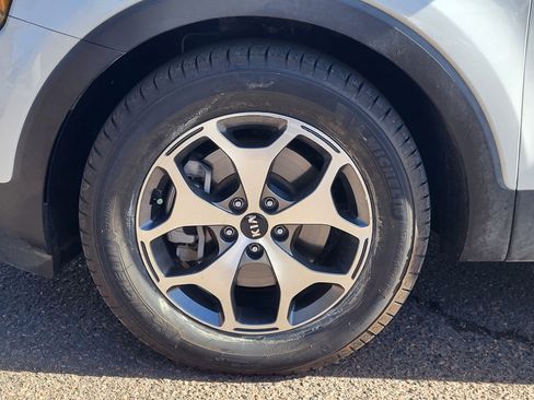 Used 2020 Kia Telluride EX image 18