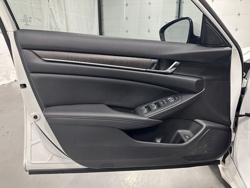 Used 2020 Honda Accord EX image 8