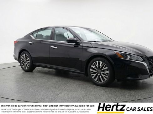 Used 2025 Nissan Altima 2.5 SV image 1
