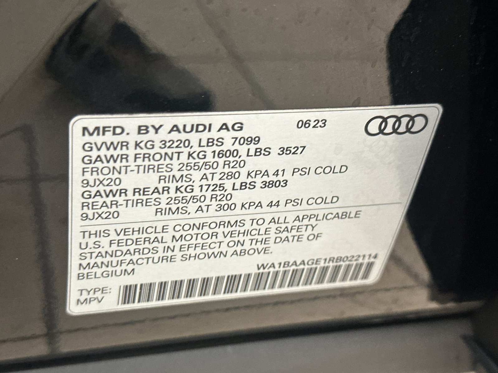 Used 2024 Audi Q8 e-tron Premium AWD/4WD image 28