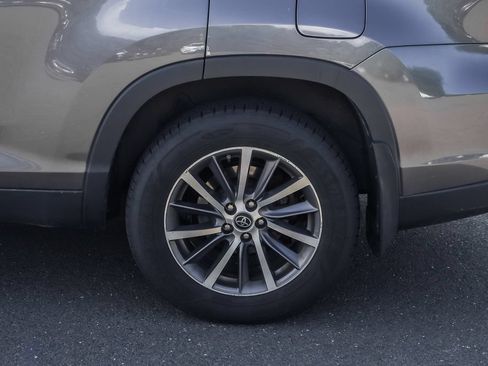 Used 2019 Toyota Highlander XLE AWD/4WD image 10