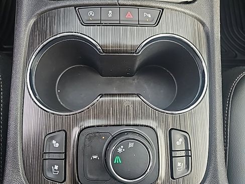 Certified 2022 GMC Acadia SLT w/ Elevation Edition image 25