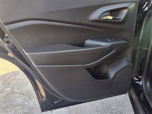 Used 2025 Chevrolet Trax LT w/ LT Convenience Package image 70