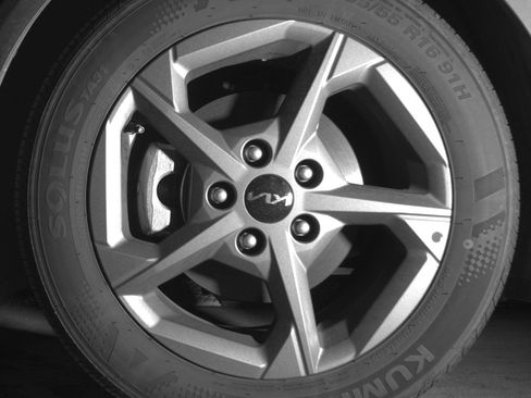 Used 2025 Kia K4 LXS image 12