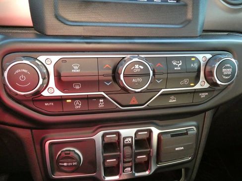 Used 2021 Jeep Gladiator Sport AWD/4WD image 29