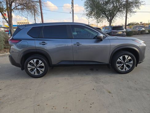 Used 2023 Nissan Rogue SV image 8