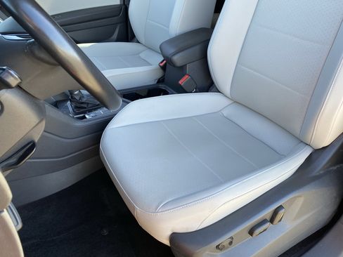 Used 2019 Volkswagen Tiguan SE image 16