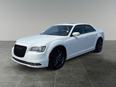 Used 2023 Chrysler 300 S RWD image 4