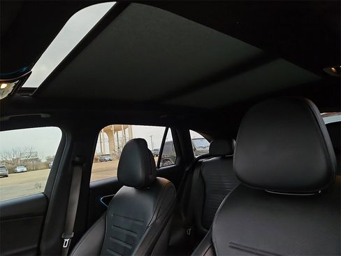 Used 2024 Mercedes-Benz GLC 300 4MATIC image 23