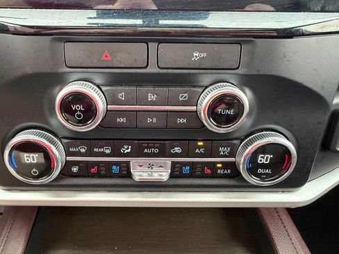 Used 2023 Ford Expedition Limited image 23