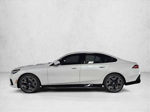 Used 2027 BMW 530i w/ M Sport Package RWD image 8