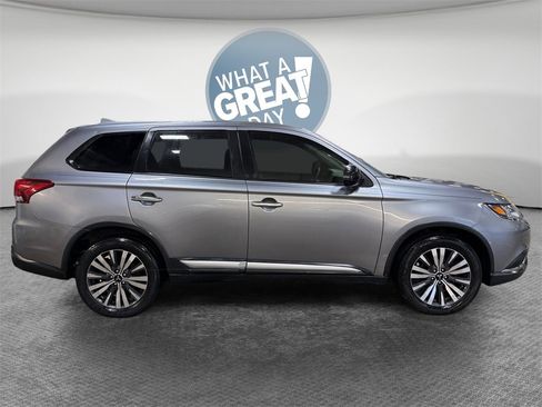 Used 2019 Mitsubishi Outlander ES image 2