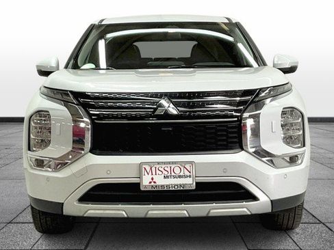 Used 2024 Mitsubishi Outlander SE image 3