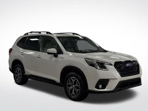 Used 2023 Subaru Forester Premium image 4