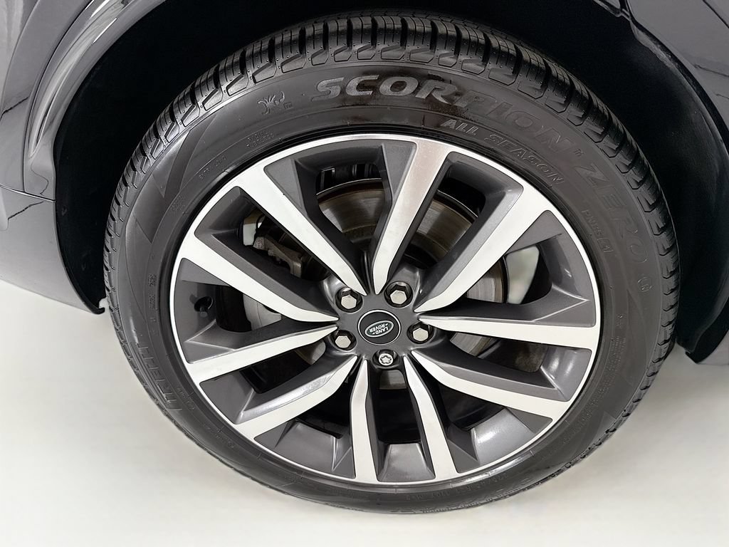Used 2024 Land Rover Discovery Dynamic SE AWD/4WD image 33