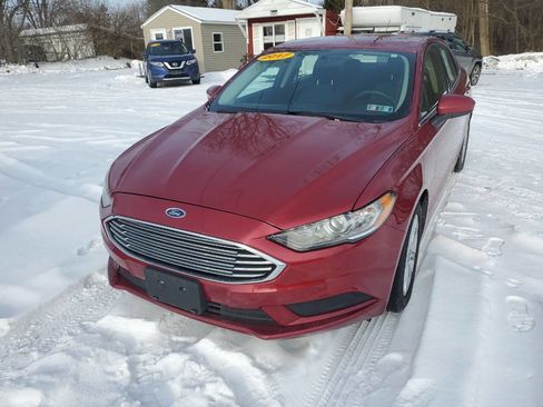 Used 2017 Ford Fusion SE image 3