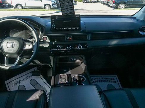 Used 2025 Honda Pilot EX-L image 11