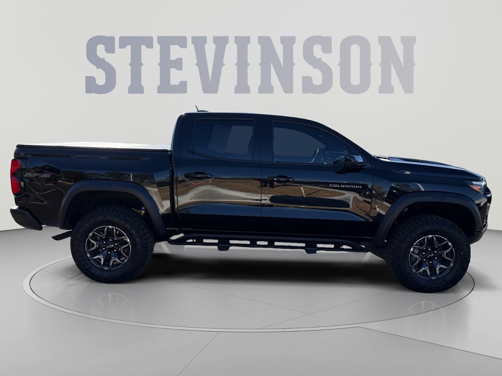 Used 2025 Chevrolet Colorado ZR2 w/ Technology Package AWD/4WD image 6