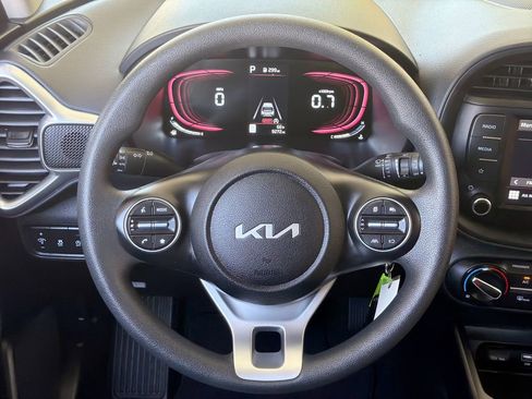 Used 2025 Kia Soul LX FWD image 4
