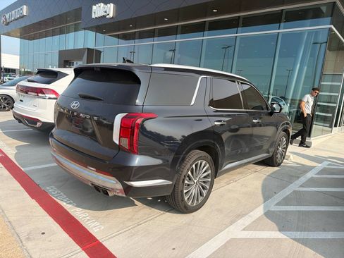 Used 2024 Hyundai Palisade Calligraphy FWD image 4