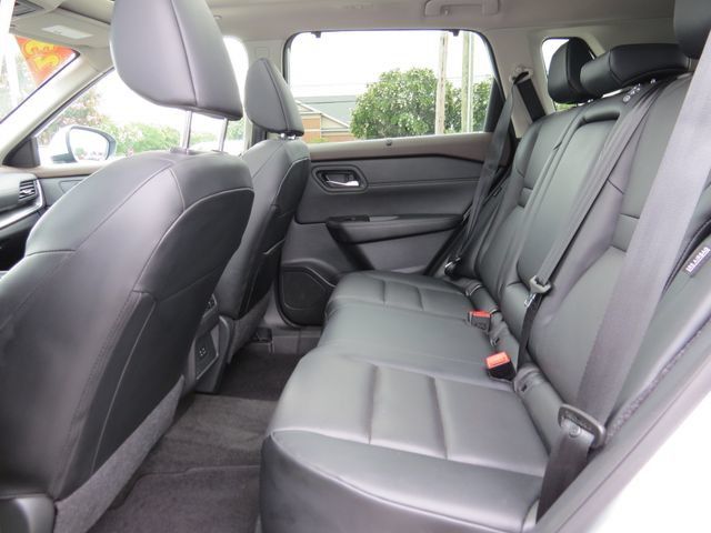 Used 2023 Nissan Rogue SV w/ SV Premium B Package FWD image 13