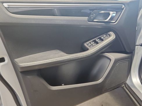 Used 2018 Porsche Macan AWD/4WD image 13