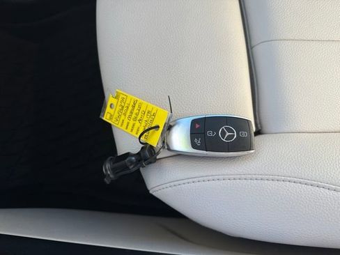 Used 2021 Mercedes-Benz GLB 250 4MATIC image 34