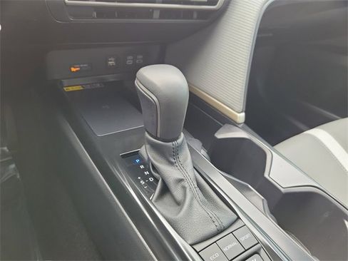 Used 2025 Toyota Camry SE image 20