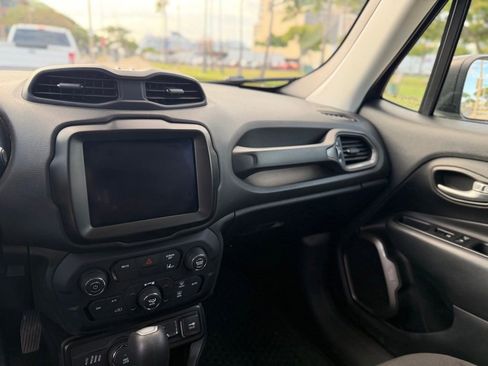 Used 2023 Jeep Renegade Latitude AWD/4WD image 19