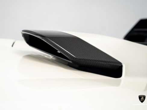 Used 2023 Lamborghini Huracan STO image 21