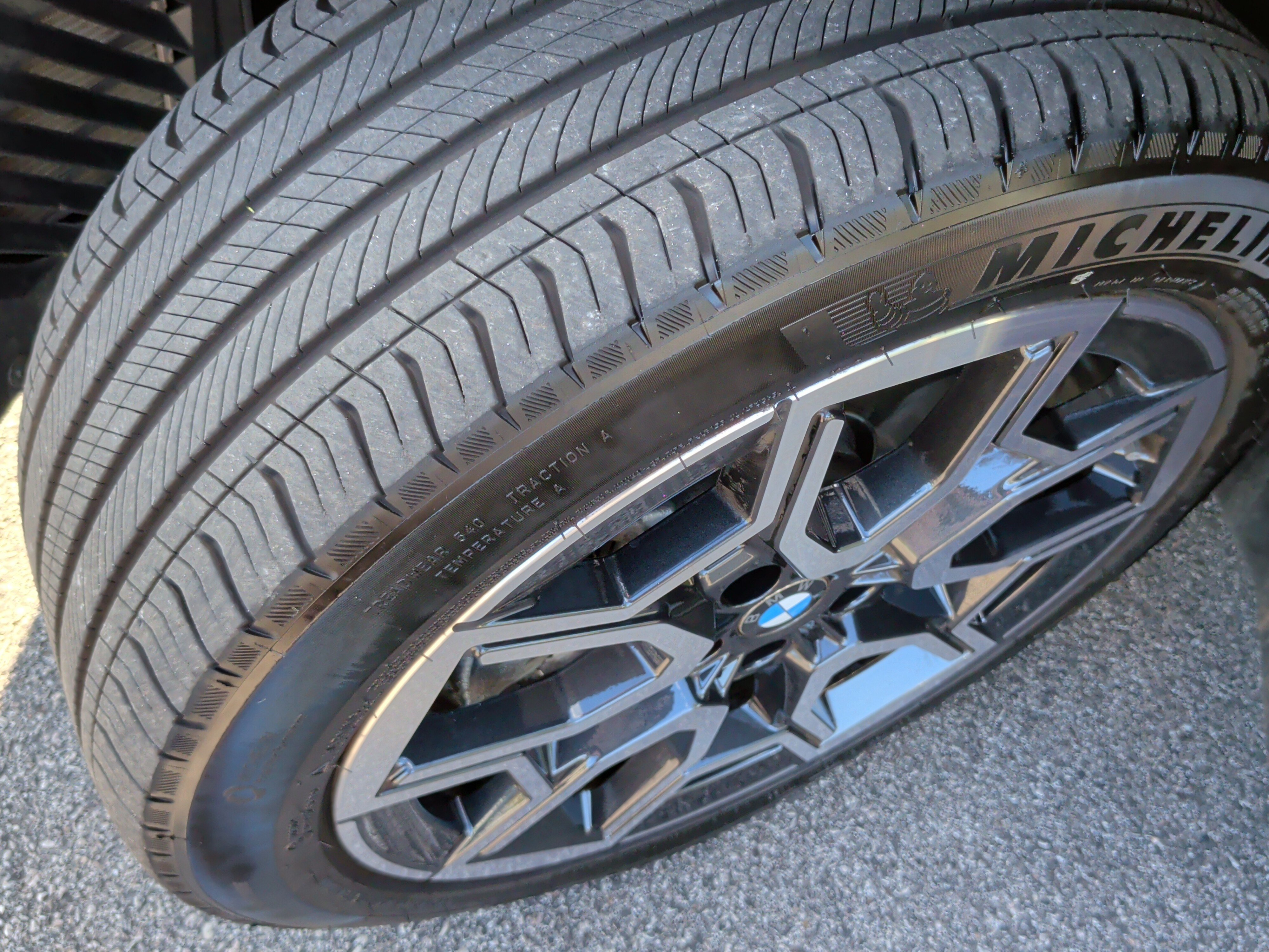 Used 2025 BMW X2 xDrive28i AWD/4WD image 11