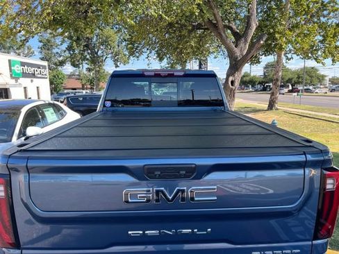 Used 2025 GMC Sierra 2500 Denali Ultimate AWD/4WD image 3