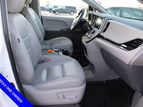 Used 2020 Toyota Sienna XLE w/ XLE Navigation Package image 20