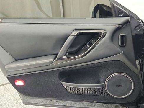 Used 2014 Nissan GT-R Premium image 15