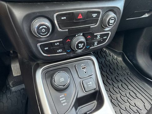 Used 2019 Jeep Compass Latitude AWD/4WD image 26