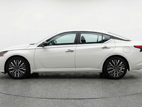 Used 2025 Nissan Altima 2.5 SV FWD image 5