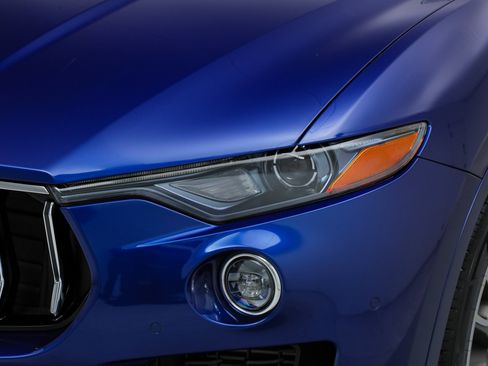 Certified 2023 Maserati Levante GT AWD/4WD image 9